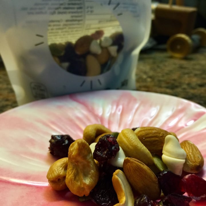 photo of Laid Back Snacks fruit, nut, & seeds mix -wholesome yogi shared by @ravat on  12 Jun 2022 - review