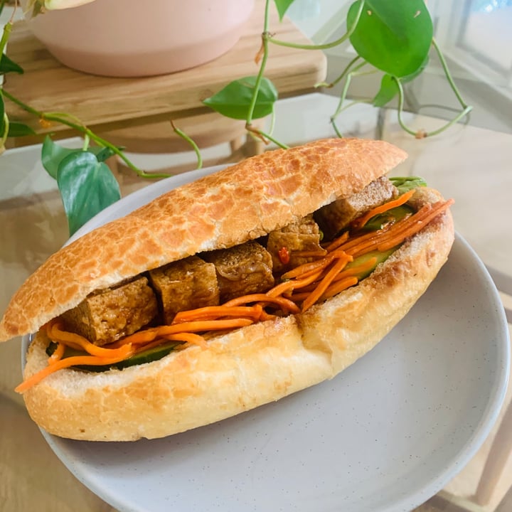 Tiptop Cafe Elsternwick, Australia Vegan Banh Mi Review abillion