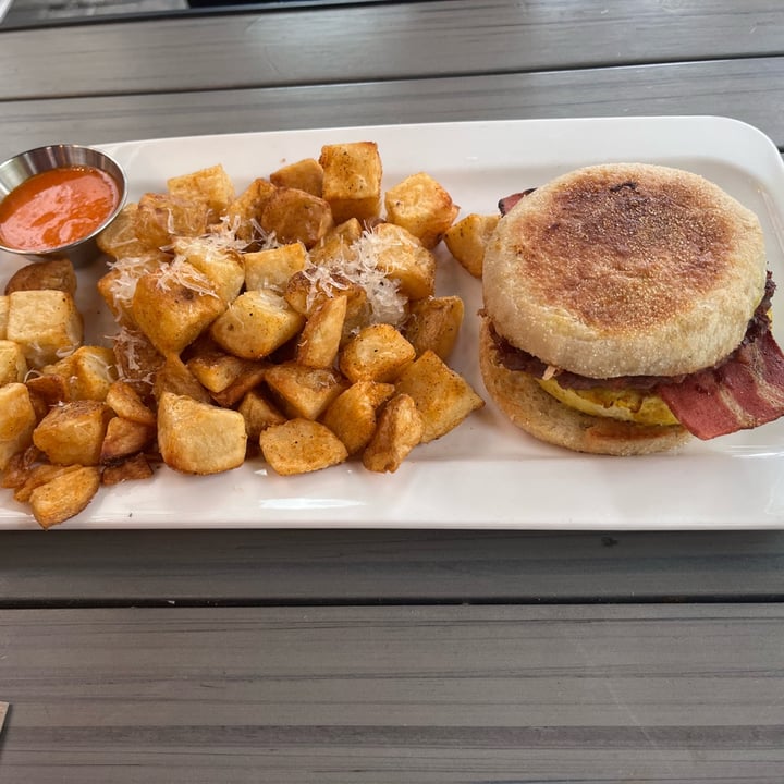 MeeT in Yaletown Central, Vancouver, Canada breakfast sandwich Review