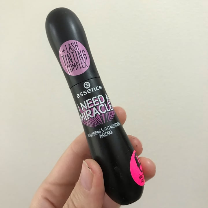 essence cosmetics I NEED A MIRACLE! VOLUMIZING & STRENGTHENING MASCARA