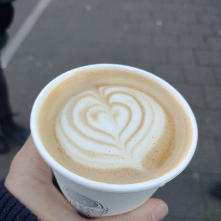 bakeliet-kaffee-mitte-kiel-germany-cappuccino-mit-hafermilch-review