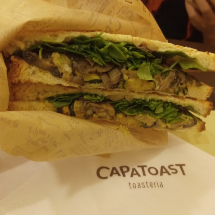 Capatoast - Toasteria Takeaway Toast Con Hummus Rucola Zucchine ...