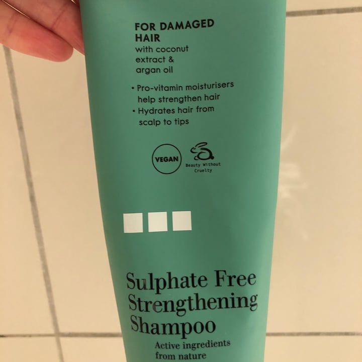 Woolworths Strengthening shampoo for damaged hair Review abillion