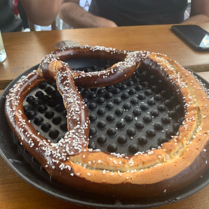 Big Woods Bloomington Pretzel Reviews abillion