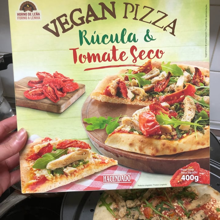 review photo of Hacendado Vegan Pizza Rúcula & Tomate Seco shared by @camilamp on 15 Jan 2022 - review
