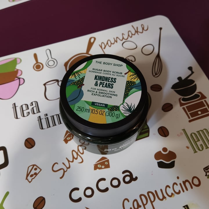 The Body Shop Kindness & Pears Sugar Body Scrub Review abillion