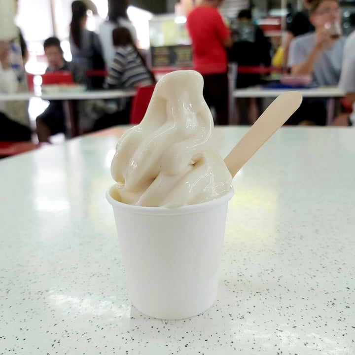 review photo of Donutchella Vanilla Soft Serve Ice Cream shared by @herbimetal on 02 Nov 2022 - review