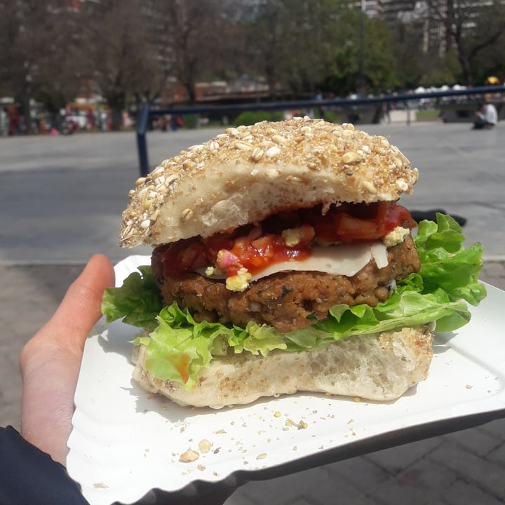 review photo of Casa Mhia Hamburguesa Porteña shared by @veganabanana on 04 Dec 2020 - review