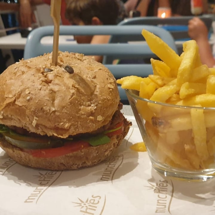 Munchies Mellieha Bay IlMellieħa, Malta Vegan burger Review abillion