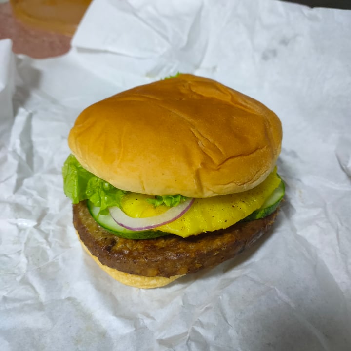 review photo of VeganBurg Singapore Char-Grilled Satay Burger shared by @edenlim on 05 May 2020 - review