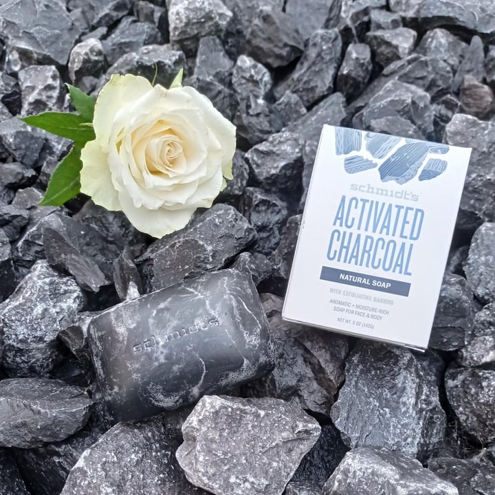 Schmidt's Activated Charcoal Natural Soap Review abillion
