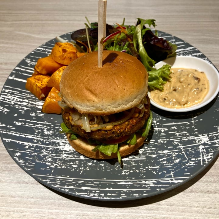 iVegan Bishan, Singapore Black Bean Burger Review abillion