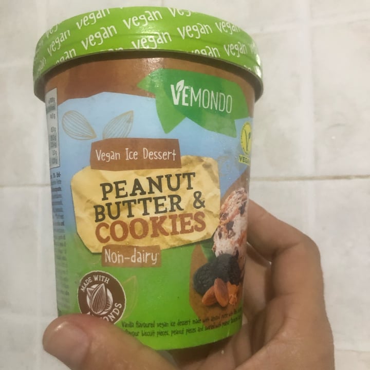 review photo of Vemondo Gelato burro d'arachidi e biscotti shared by @veggyviole on 23 Sep 2022 - review