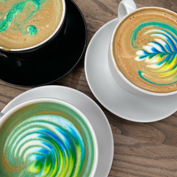 Versus cafe & Catering Company Calmar, Canada coloured latte Review abillion