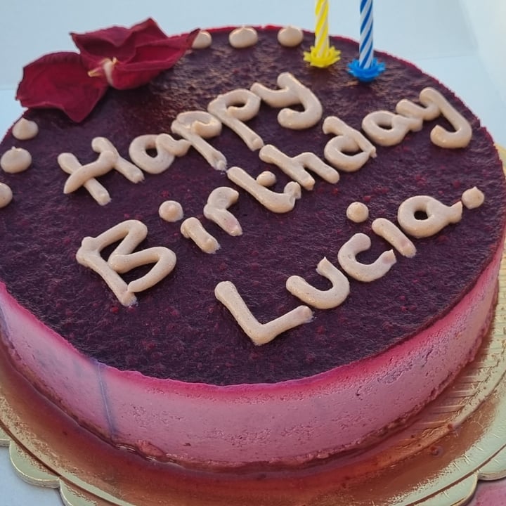 review photo of Jo's Delights Forest Fruit Cheezcake shared by @luciamf on 26 Jul 2022 - review