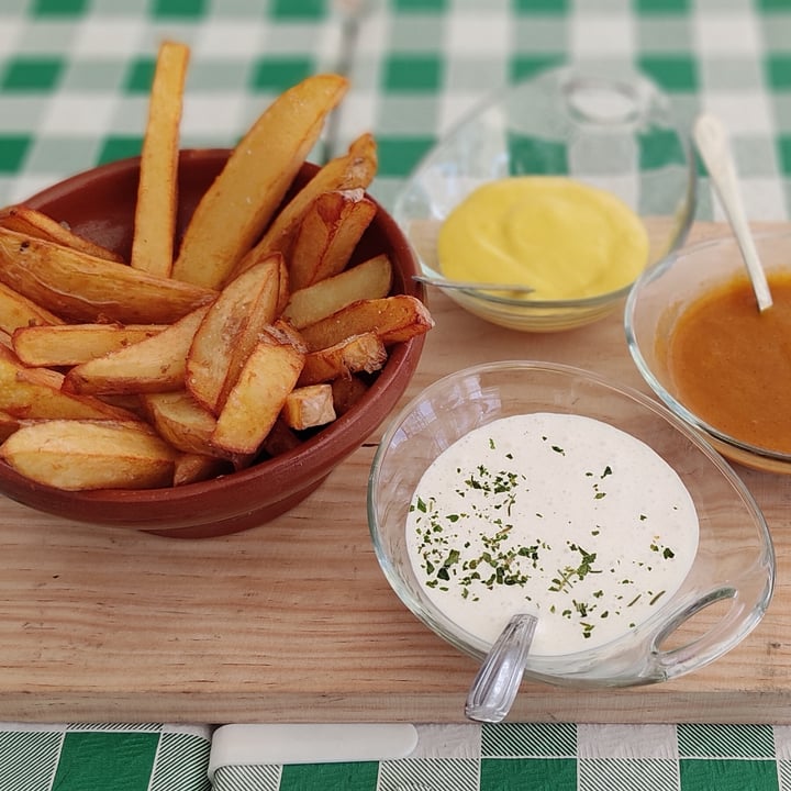 Imperio Vegano Patatas tres salsas Reviews abillion