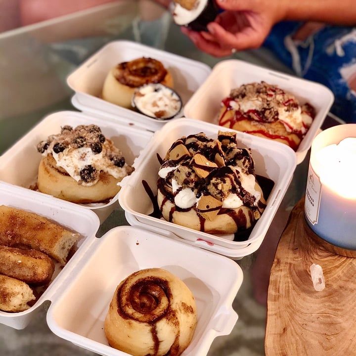 Cinnaholic S’mores Roll Reviews abillion