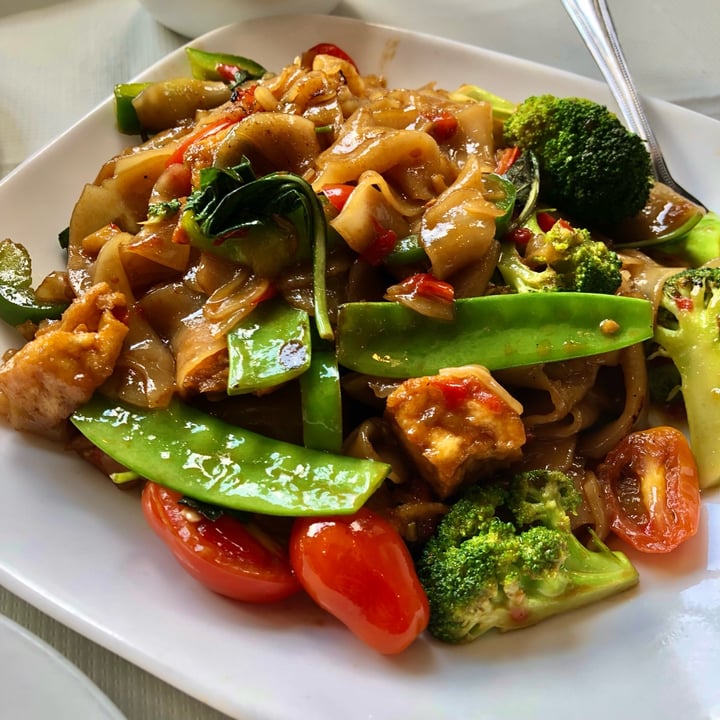 SriPraPhai Drunken Noodles Reviews abillion