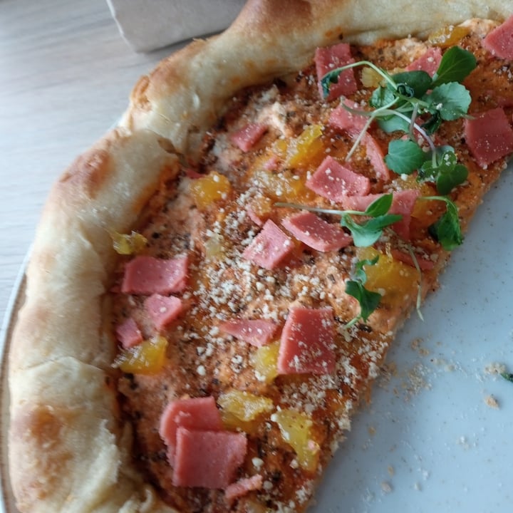review photo of Gigi`s Restaurante Vegano Pizza 🍕 Hawaiana Vegana shared by @mauardila on 05 Sep 2021 - review