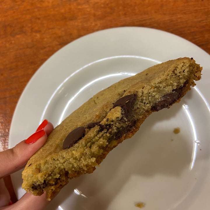 review photo of Hera Veggie Cookie de Pistache com Gotas de Chocolate shared by @vegcomma on 26 Apr 2022 - review