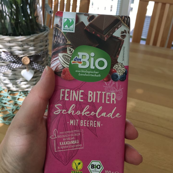 DM Bio Schokolade DM Bio Feine Bitter Schokolade mit Beeren Review ...