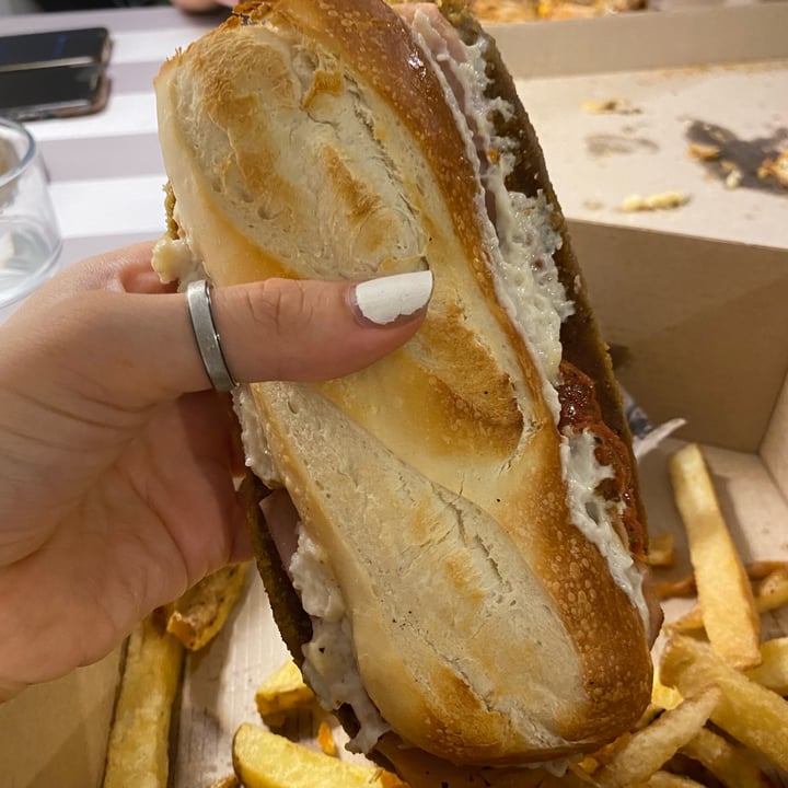 review photo of Futuro veggie Sanguche de milanesa de seitan shared by @panchiveg on 25 Feb 2022 - review