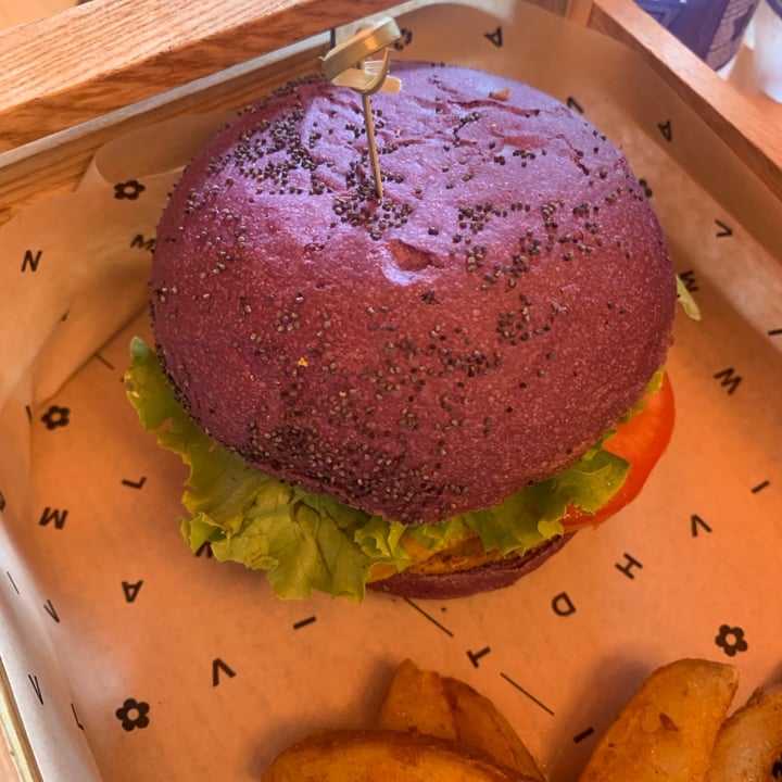 Flower Burger Verona, Italy Purple Cheesy Review | abillion