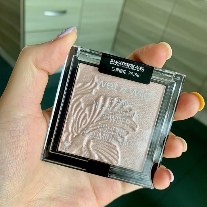 Wet n Wild Beauty Highlighting Powder Review abillion