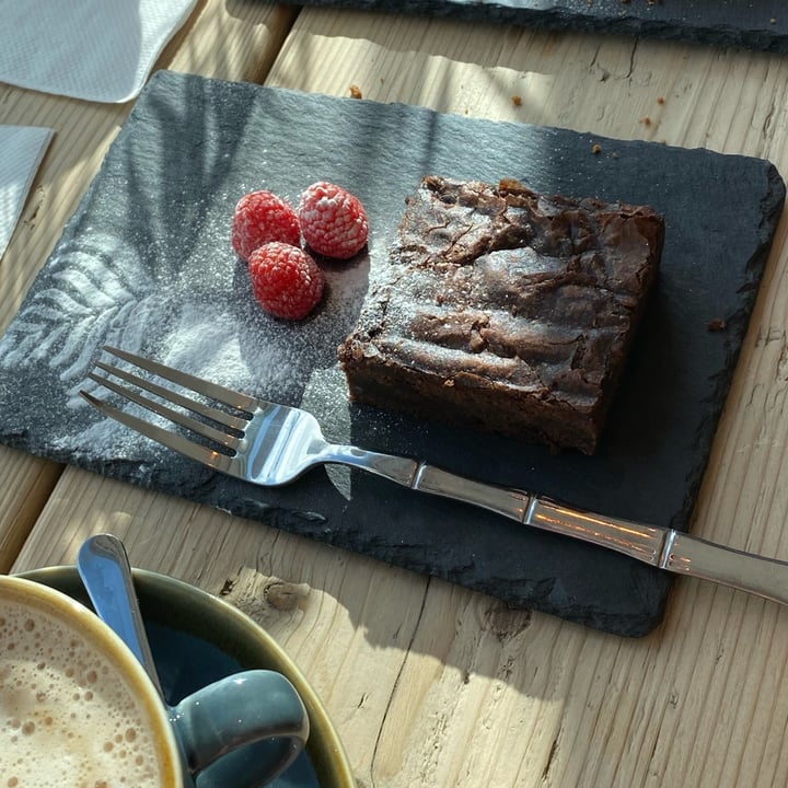 review photo of Roots Lounge Bude Salted caramel brownie shared by @immira on 14 Mar 2022 - review