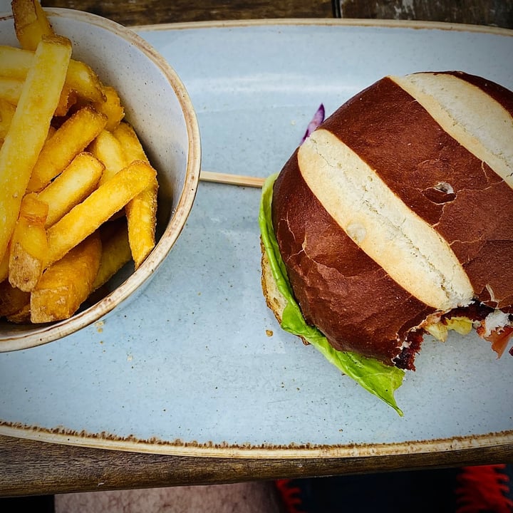 The Princess Charlotte United Kingdom BEETROOT, MINT & CORIANDER BURGER