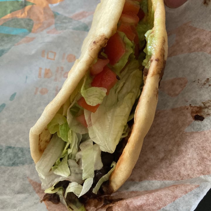 Taco Bell Cuyahoga Falls, United States Black Bean Chalupa Review