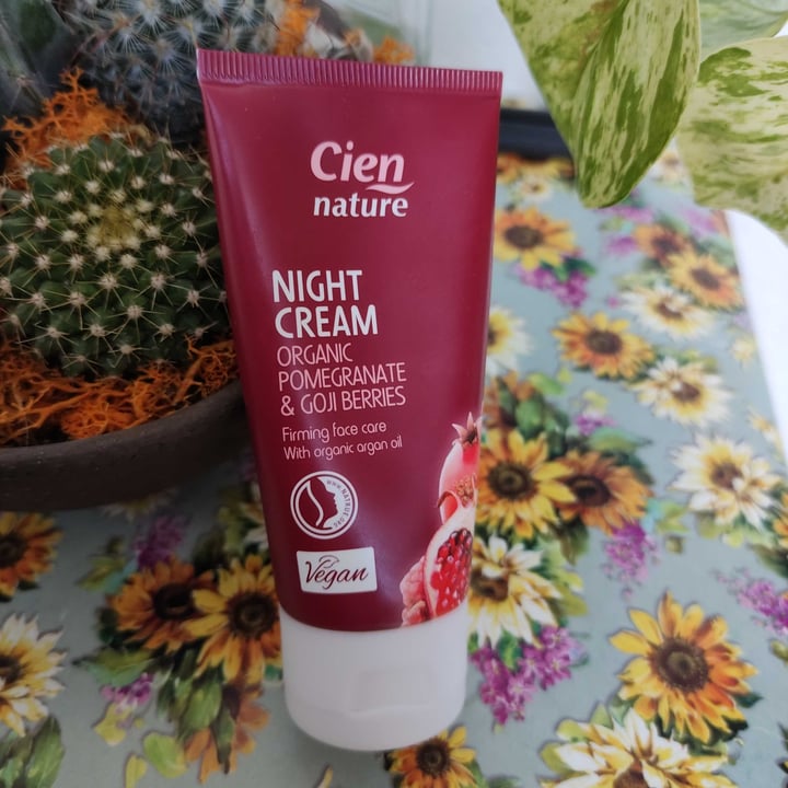 Cien Night Cream Organic Pomegranate & Goji Berries Review | abillion