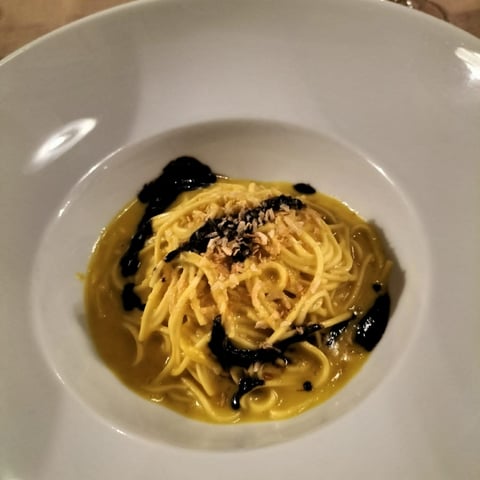 tagliolini con crema di cipolle e aglio nero