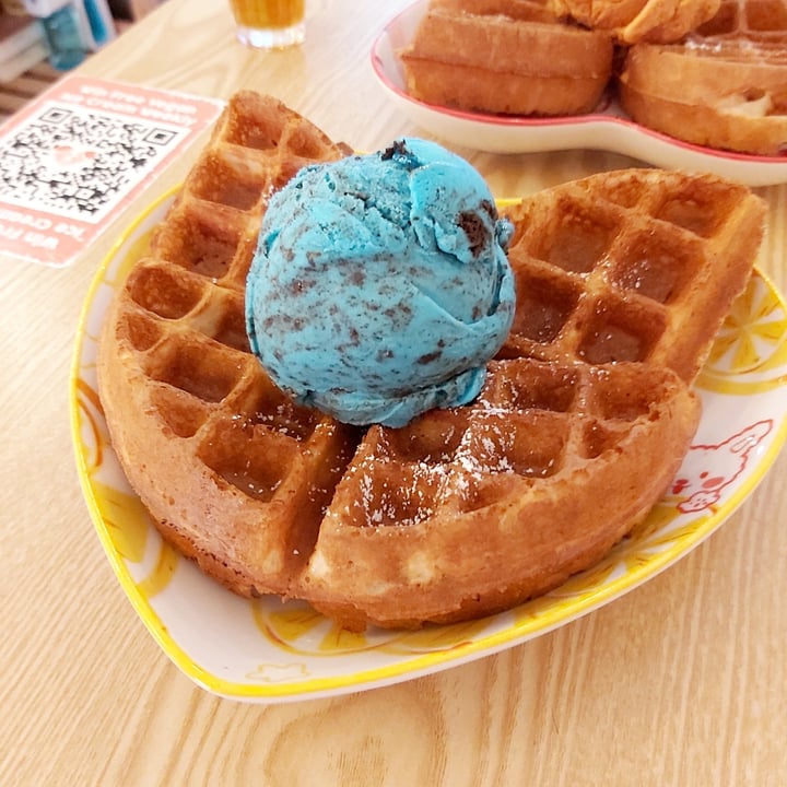 photo of Heartbreak Melts Ice Cream Cafe Cookie Monster shared by @herbimetal on  03 Nov 2022 - review