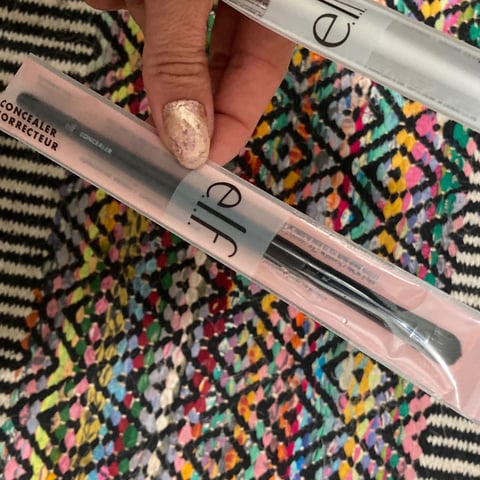 e.l.f. Cosmetics Flawless Concealer Brush Reviews | abillion
