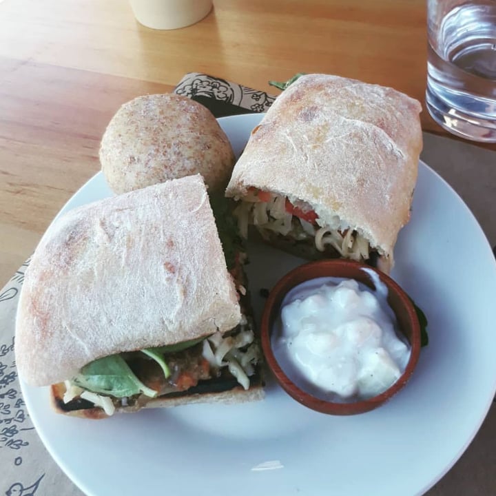review photo of Sarakem Hamburguesa de legumbres shared by @hissantetsuo on 27 May 2019 - review