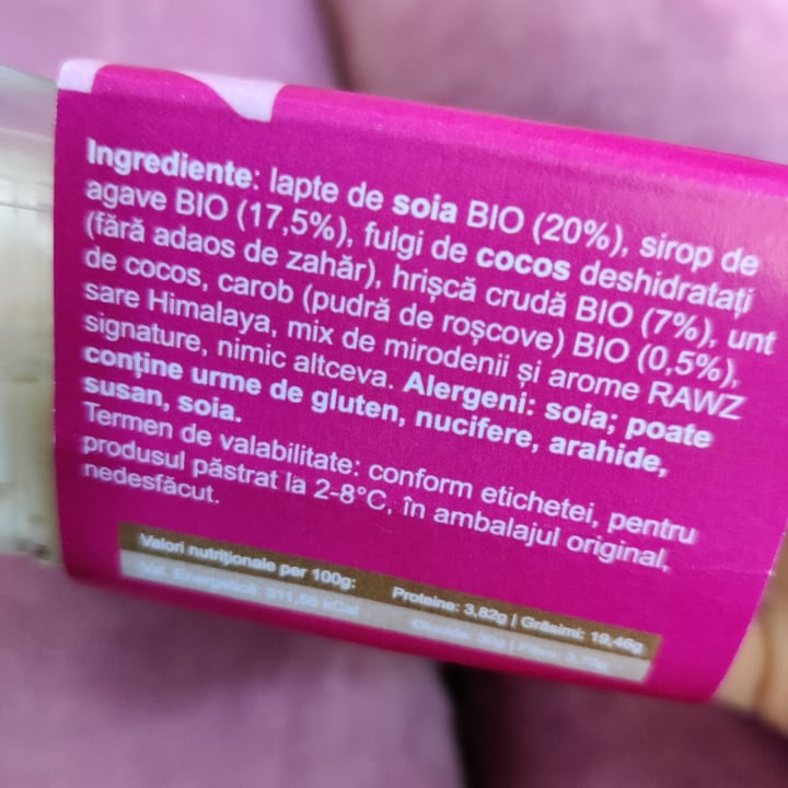 review photo of Rawz Coconut Cake shared by @ciupertica on 15 Nov 2021 - review