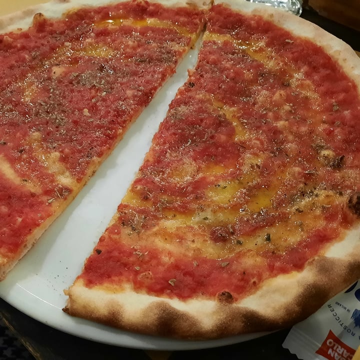 Sfiziosa Pizzeria & Birreria Catanzaro Lido, Italy Pizza Marinara con
