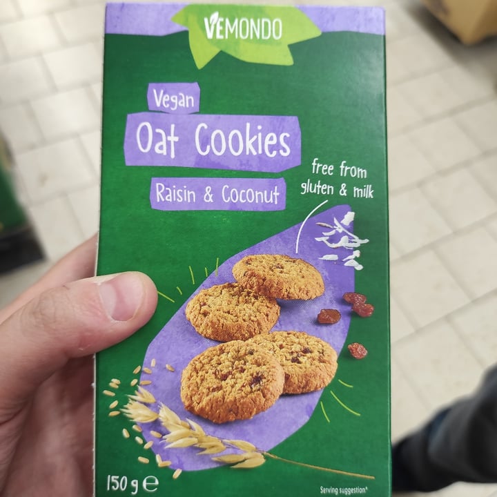Vemondo Vegan Oat Cookies Raisin & Coconut Review | abillion
