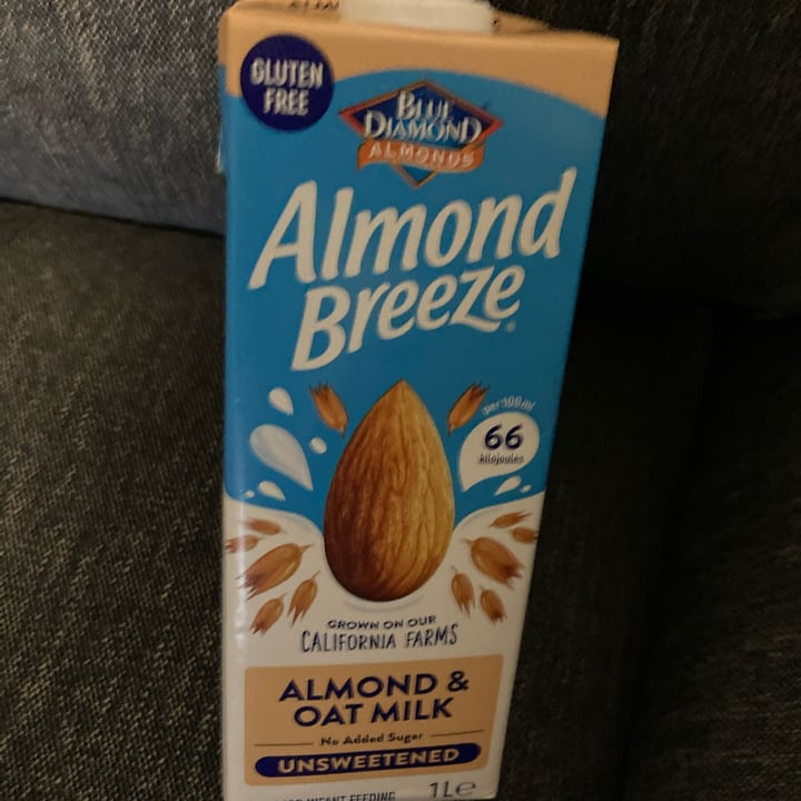 review photo of almond breeze almond and oat milk shared by @lihsur on 13 Jul 2022 - review