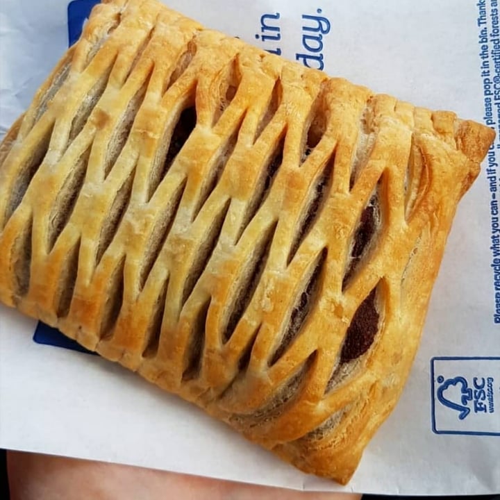 Greggs Brixton, United Kingdom Vegan Stake Bake Review abillion