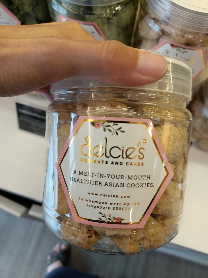 Delcie's Desserts and Cakes Almond cookies Review abillion