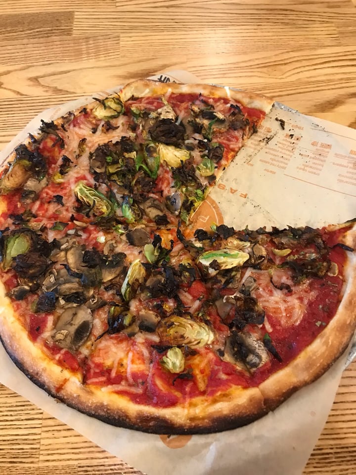 Blaze Pizza Aquila, Saint Louis Park, United States Build Your Own