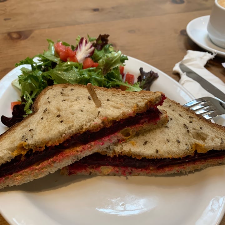 Zinc Cafe & Market Italy Zinc reubenesque sandwich (Veganized) Review