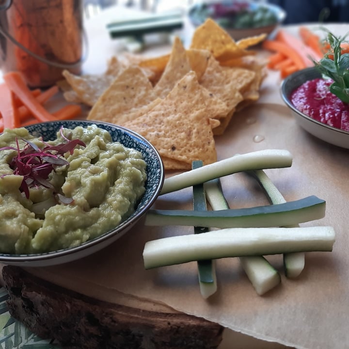 Eleven Lab Concept Porto, Portugal Trio de humus Review | abillion Eleven Lab Concept Porto, Portugal Trio de humus Review | abillion