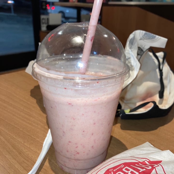 Fat Burger Hesperia, United States Vegan Strawberry Milkshake Review
