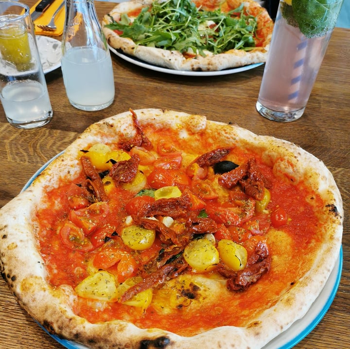 Pizza Quartier Leopoldstadt, Wien, Austria Pizza 4 Pomodoro Review