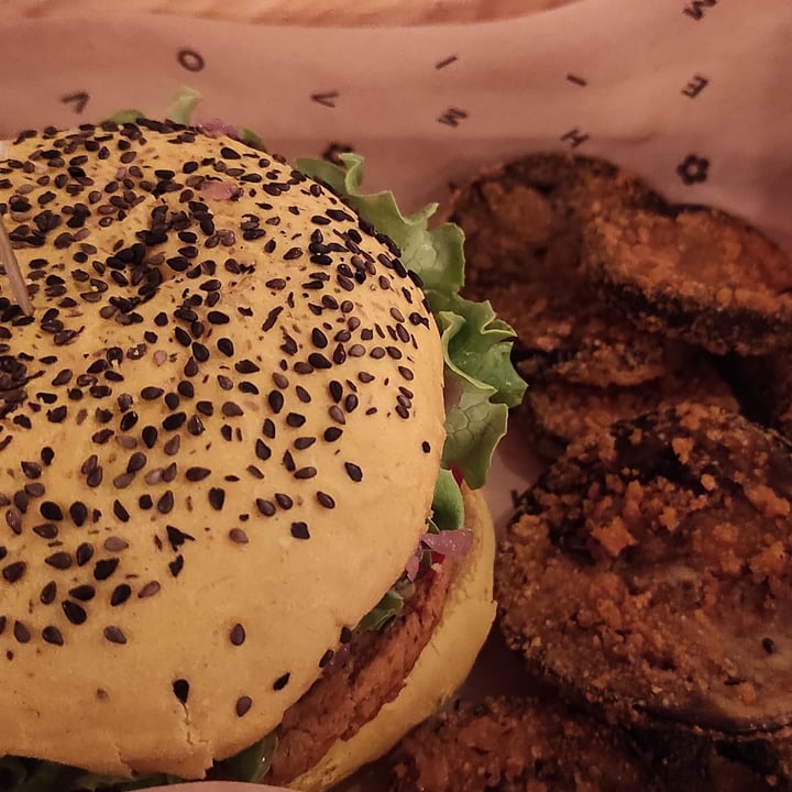 Flower Burger Bologna, Italy Cheesy Cecio Review abillion