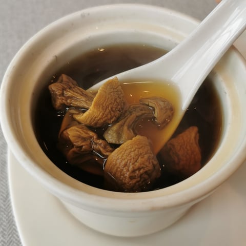 Double boiled Ling-Zhi Herbal Soup