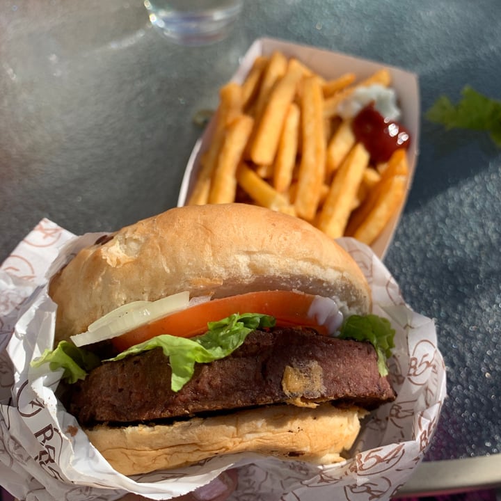 review photo of Burger 54 Not Cheese shared by @recettasveganas on 17 Aug 2021 - review